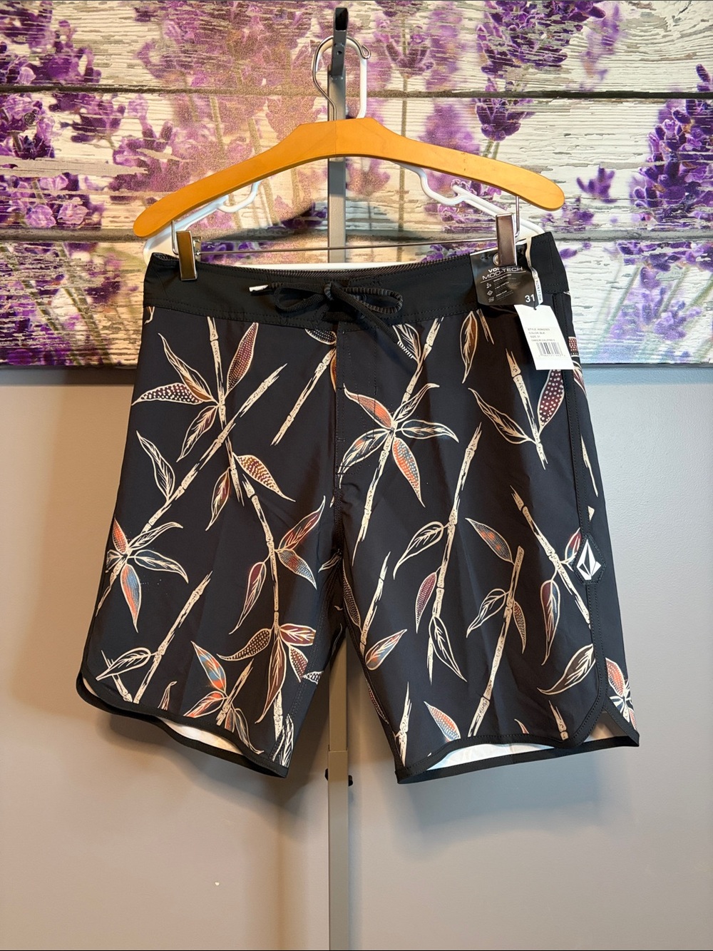 Volcom Black Changeling Scallop Men's Board Shorts Size 31 NWT